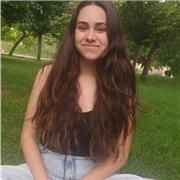 Universitaria apta para ayudar y reforzar los conocimientos de primaria y de la ESO.