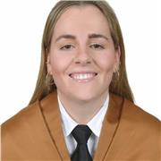 Soy graduada en Arquitectura y actualmente me encuentro realizando el máster habilitante para ejercer la profesión de arquitecta