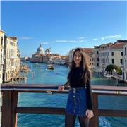 Estudiante de último curso de farmacia. Toda primaria y primeros cursos de ESO