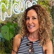 Soy una profesora empática y carismática, que se adapta a las necesidades de cada alumno para ofrecer una enseñanza personalizada 