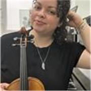 Hola, soy Flavia, profesora de música con más de 15 años de experiencia internacional.