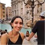 studentessa di chimica impartisce ripetizioni di matematica, fisica e chimica