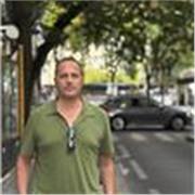 Je donne des cours en ligne et en présentiel, tout en préparant les
étudiants aux examens et certifications. Pédagogue et à l'écou