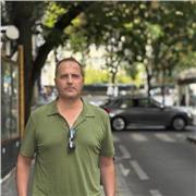 Je donne des cours en ligne et en présentiel, tout en préparant les
étudiants aux examens et certifications. Pédagogue et à l'écou