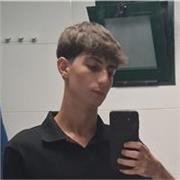 Sono un ragazzo,di 20 anni con molta pazienza e con voglia di aiutare.
