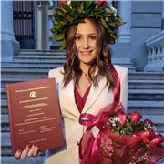 Italiana nativa con máster en lenguas modernas, C2, y dos años de experiencia