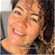 Profesora de Comunicación, Desarrollo Personal y Estrategia Digital. Licenciada en Educación con experiencia en comunicación,