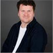 Hallo, ich bin Peter und habe über 15 Jahre Erfahrung im Unterrichten von Englisch an internationalen Schulen. 