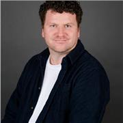 Hallo, ich bin Peter und habe über 15 Jahre Erfahrung im Unterrichten von Englisch an internationalen Schulen.