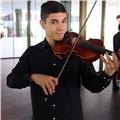 Titulado en grado profesional de violín. experiencia de 4 años enseñando y de más de 15 en el violín