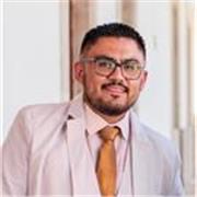 Maestro de apoyo escolar para niños y adolescentes con alguna dificultad en español