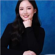 I have over four years of experience as a private English tutor, specializing in teaching both junior and senior high school stude