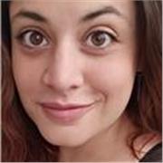 Offro lezioni di canto lirico e moderno per ragazzi e ragazze di tutte le età, perché è sempre bello poter fare musica.