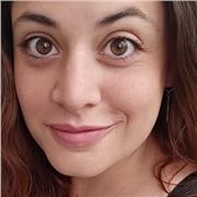 Offro lezioni di canto lirico e moderno per ragazzi e ragazze di tutte le età, perché è sempre bello poter fare musica.