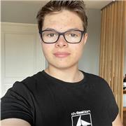 Lycéen en terminale passioné de mathématiques et de physique.