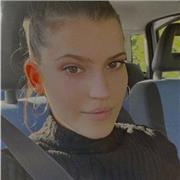 Chiunque ne abbia bisogno,posso aiutare in letteratura,grammatica,posso impartire lezioni e aiutare con i compiti,ridurre argomenti in riassunti e/o mappe