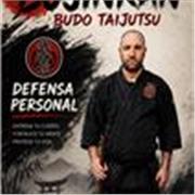 Profesor federado da clases de defensa personal y artes marciales