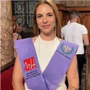 Doy clases de inglés y de apoyo en el resto de materias. Puedo ayudar con técnicas de estudio, organización y motivación