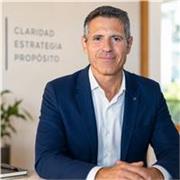 Profesor de Administración de empresas apto para todas las edades.