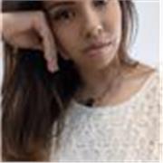 Profesora nativa de español y titulada en inglés (C1) con experiencia internacional y formación en psicología infantil.