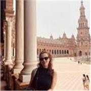 Soy una chica italiana que vive en Alicante, tengo dos grados en lengua y cultura extranjera. Imparto clases de italiano on-line.
