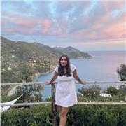 Sono una ragazza di 17 anni, frequento ancora la scuola superiore, sono brava in diverse materie soprattutto umanistiche