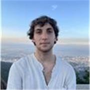 giovane artista con vasta esperienza all'estero, fluente in inglese e materie umanistiche