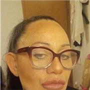 Diplomata vissuta 4 anni in England, avendo anche frequentato il college,e cmq studiato per 5 anni alle superiori, lezioni di Ingl