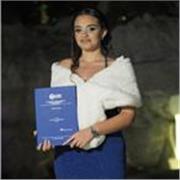 Insegnante di storia impartisce lezione per ragazzi delle elementari, medie, liceo e per preparare gli esami universitari