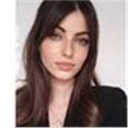 Profesora titulada en Estética y Maquillaje, con formación especializada y más de 5 años de experiencia.