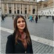 Laureata in mediazione linguistica e culturale offre lezioni in ambito umanistico, quindi italiano, storia, filosofia, e linguistico (inglese e spagnolo, linguistica italiana, linguistica generale, traduttologia, linguistica testuale)