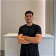 Graduado en CAFyD y Máster en Readaptación Deportiva. Entrenamientos personalizados para mejorar tu salud, ganar fuerza y disfruta