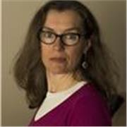 Profesora Licenciada en Arte Dramático enseña habilidades comunicativas