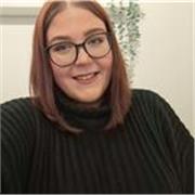 Engerierte Nachhilfelehrerin für Biologie