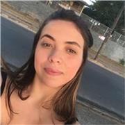 Estudante de Pedagogia, formando em 2024, oferece aulas humanizadas para alunos do 1º ao 5º ano