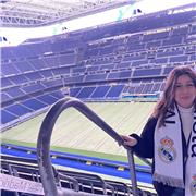 studentessa per aiuto compiti da remoto o a casa