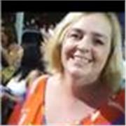 Eu sou professora de alfabetizacao e dou aulas no estado no colegial. Trabalho em das escolas. Tenho mais de 20 anos em sala de aula. Tenho 3 faculdades e 7 pos graduacao uma e de psicopedagogia procuro uma renda extra pra ajudar nas despesas