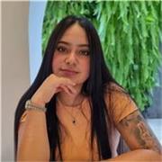 Soy una persona comprometida, altamente empática y siempre estoy puesta para el aprendizaje continuo.