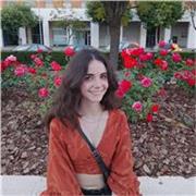 Estudiante universitaria con experiencia en clases particulares de inglés nivel ESO o B2. Poseo el certificado de C2 de inglés.