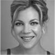 Docente de Letras y Humanidades, profesora de teatro y comunicación. Actriz, creadora y una mamá muy divertida. 