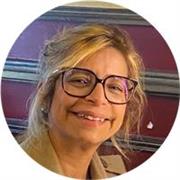 Profesora de español para adultos como también le di clase a chicos franceses.