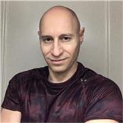 Allenatore personale di Fitness e Coaching disponibile a dare lezioni per coloro che vogliano migliorare il loro stile di vita