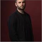 Insegnante di composizione musicale per film e media, produzione musicale teoria, arrangiamento, chitarra contemporanea