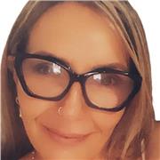 Enfermera–Matrona y profesora de Biología en Granada, Especializada en enseñar ciencias a alumnos todo nivel.