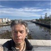 Soy profesor de inglés autónomo con más de 25 años de experiencia impartiendo clases en empresas, academias y online