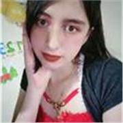 Profesora de inglés imparte clases a niños de primaria
