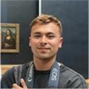 Estudiante de medicina que imparte clases de anatomía, fisiología, biología, quimica