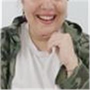 Profesora de oratoria y comunicación clara y efectiva. 