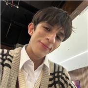 Profesor d apoyo en niños con condiciones mentales y físicas