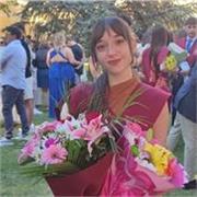 Profesora titulada en Educación Primaria, especializada en Educación Especial y con experiencia en particulares y alumnado TEA.